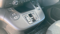 Vauxhall Combo Life 100kW Design XL 52kWh 5dr Auto [7 Seat] Electric Estate